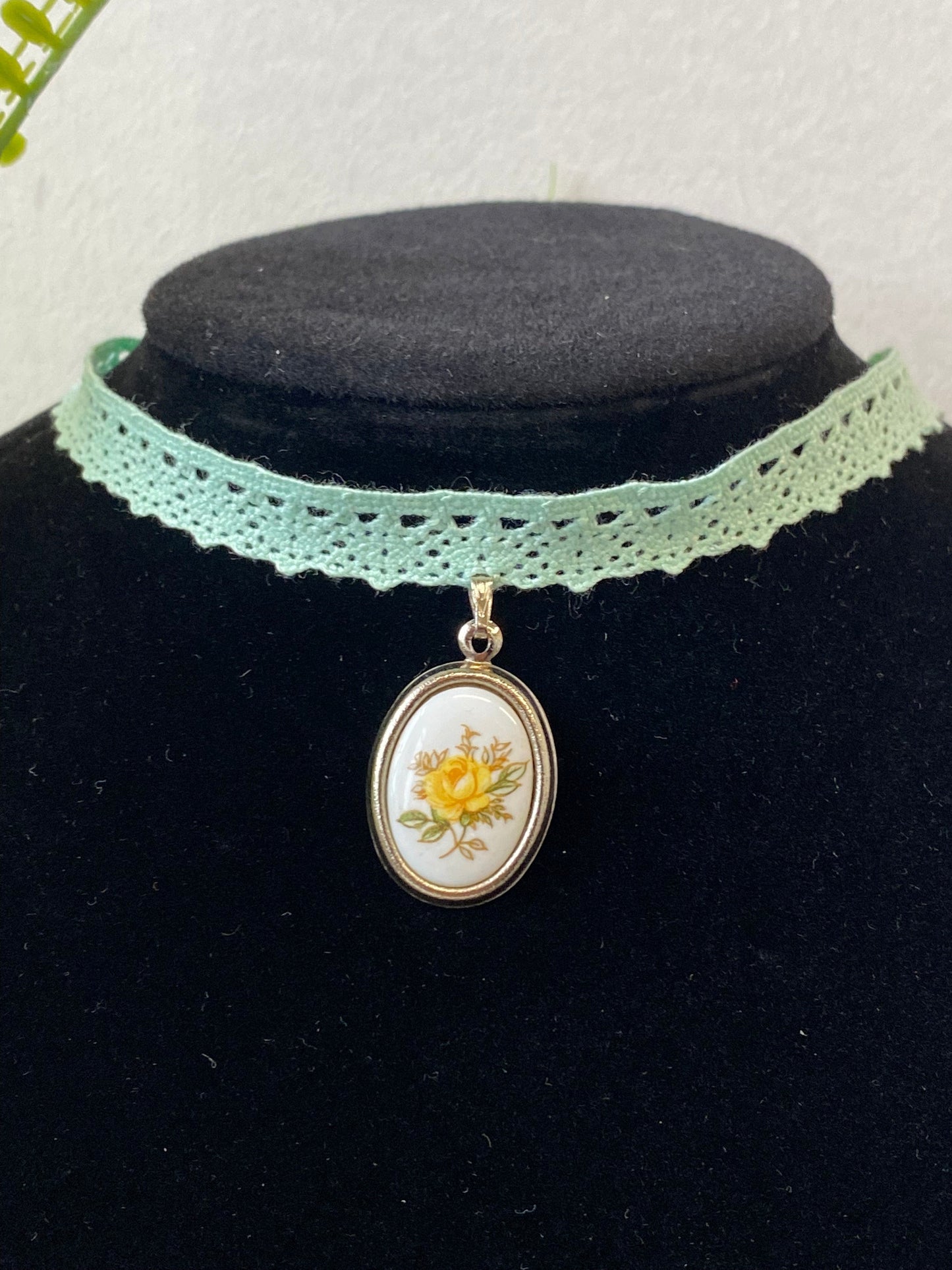 Ted & Bubs Necklaces Vintage Floral Cameo Choker